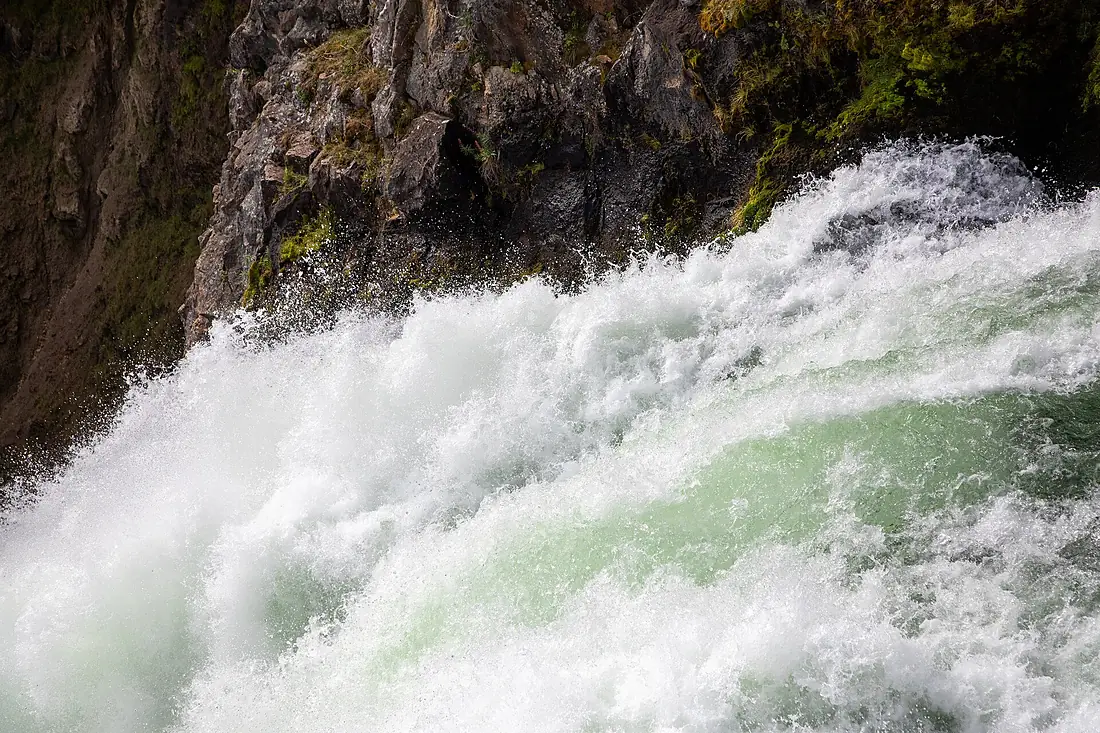 Brink of the Upper Falls (53148383342)