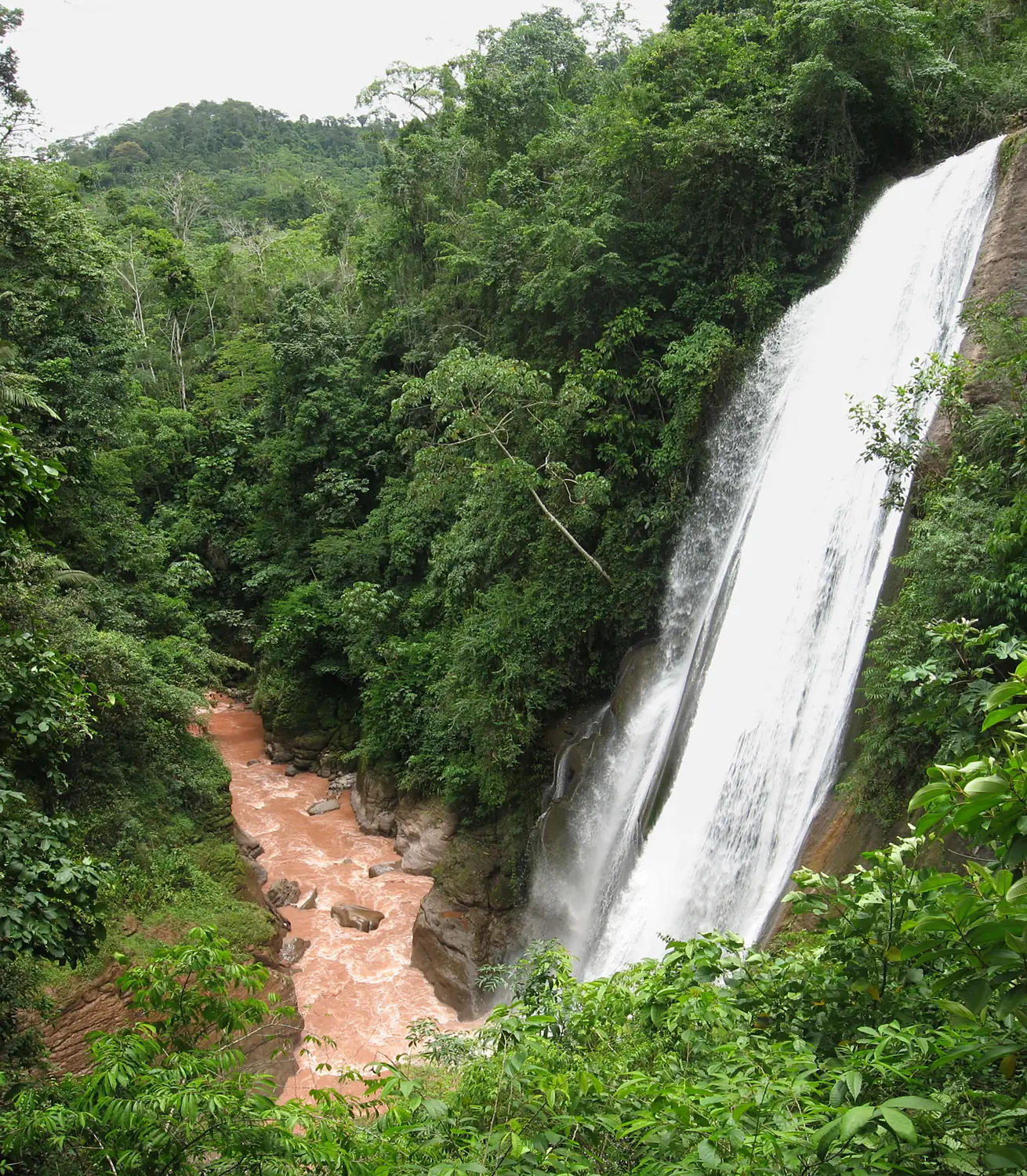 Velo de la Novia Falls