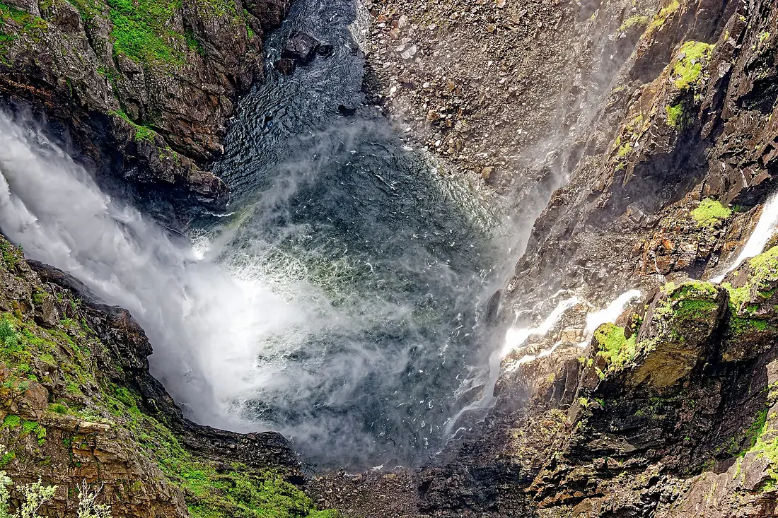 "Der Blick auf den Vöringsfossen mit dem imposanten Taleinschnitt ist ein tolles Erlebnis" 01