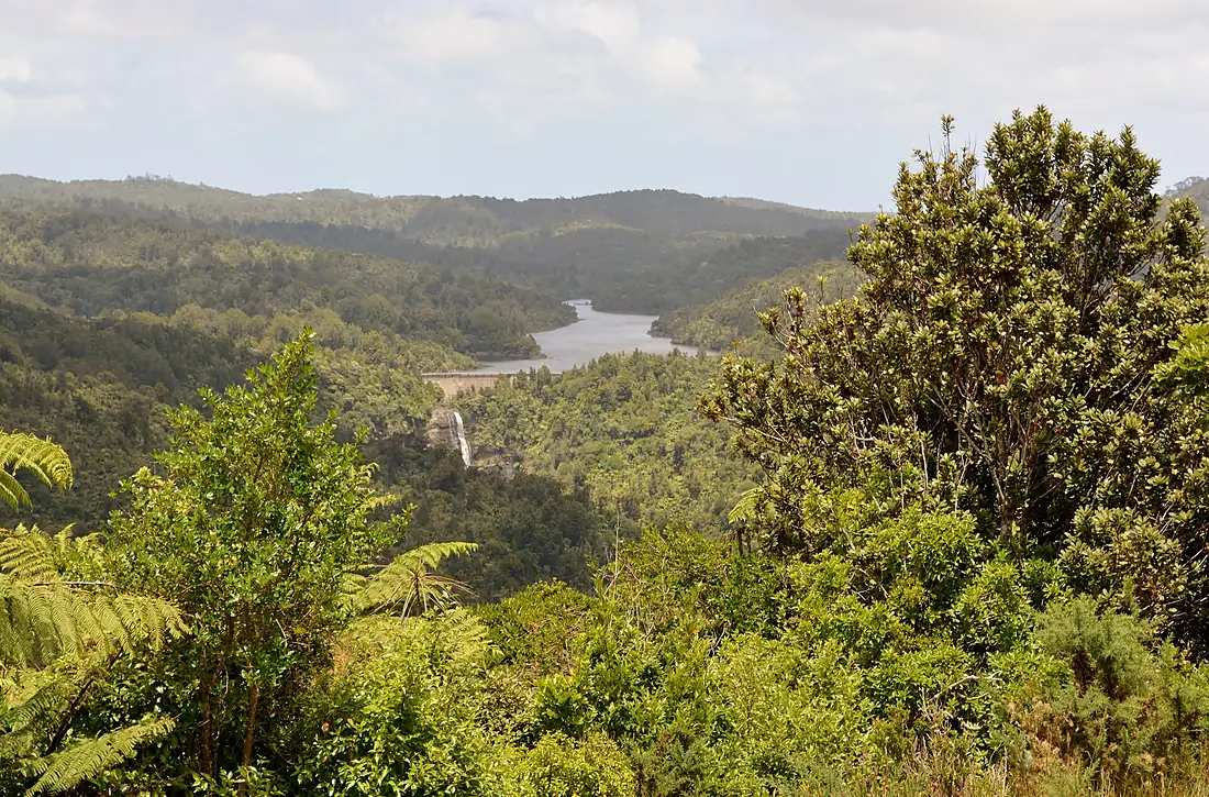 Waitakere Dam & Waterfall,Waitakere Ranges.Auckland NZ. (11443878405)