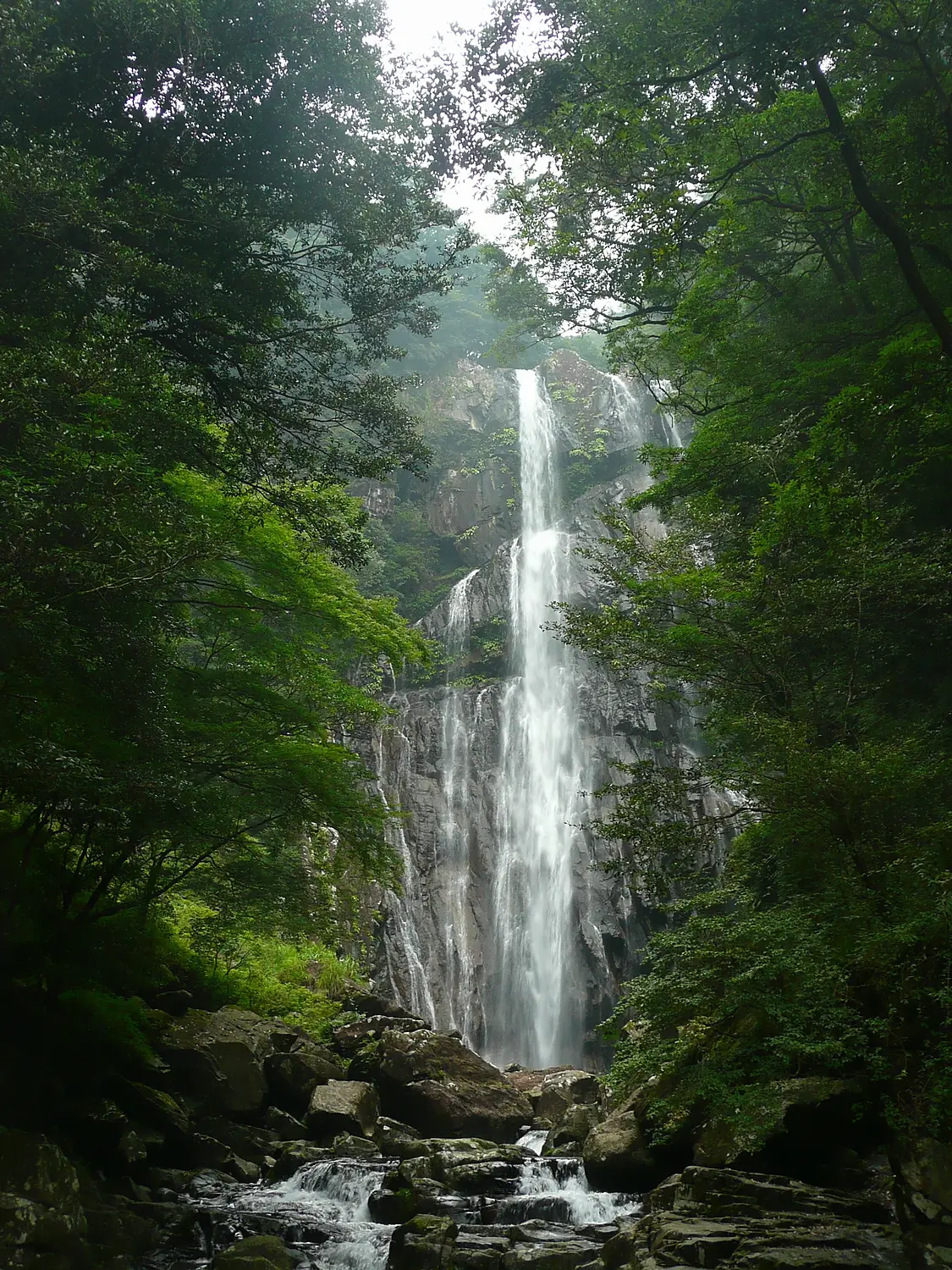 Yatogi Waterfall 2009 001