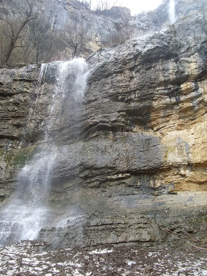 Cascadas en las montañas de Zasele, Provincia de Sofia, Bulgaria, 2011