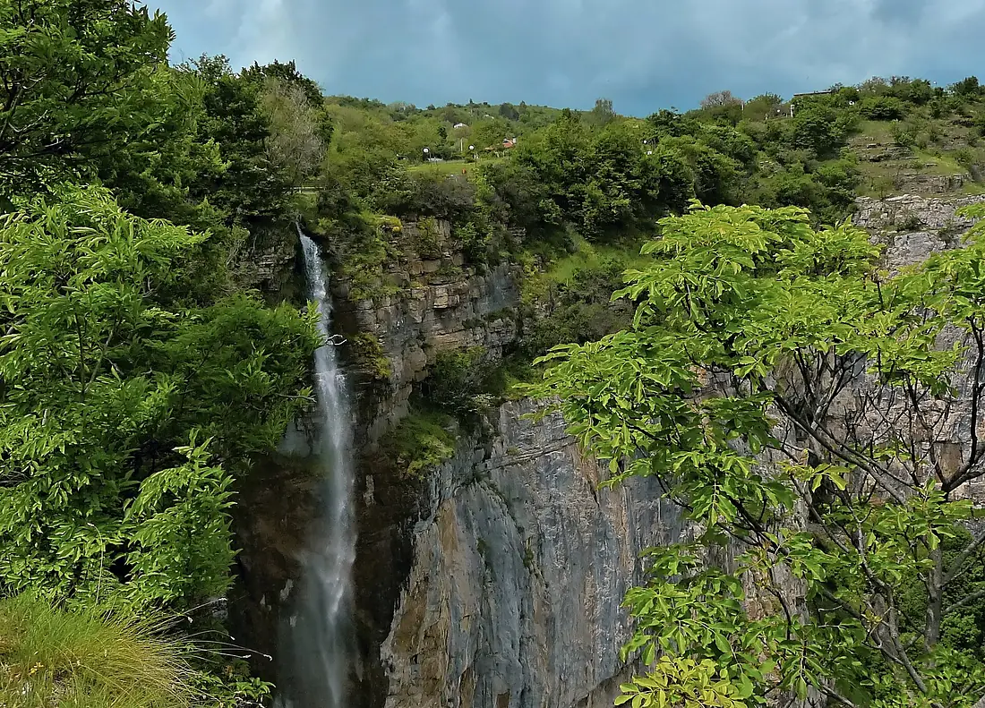 Waterfall "Skaklia" - the upper part